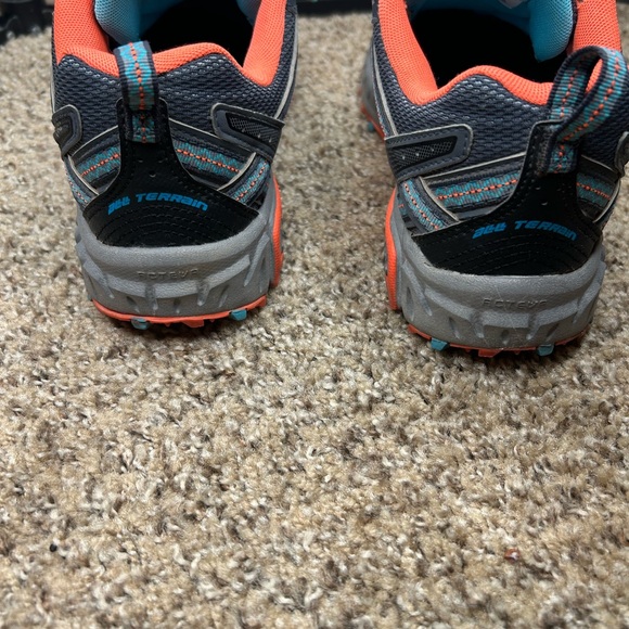 Women New Balance shoes - Picture 5 of 6